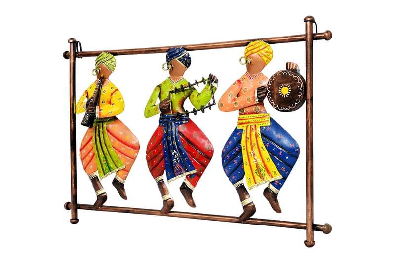 3 Sardar Dancing in Frame